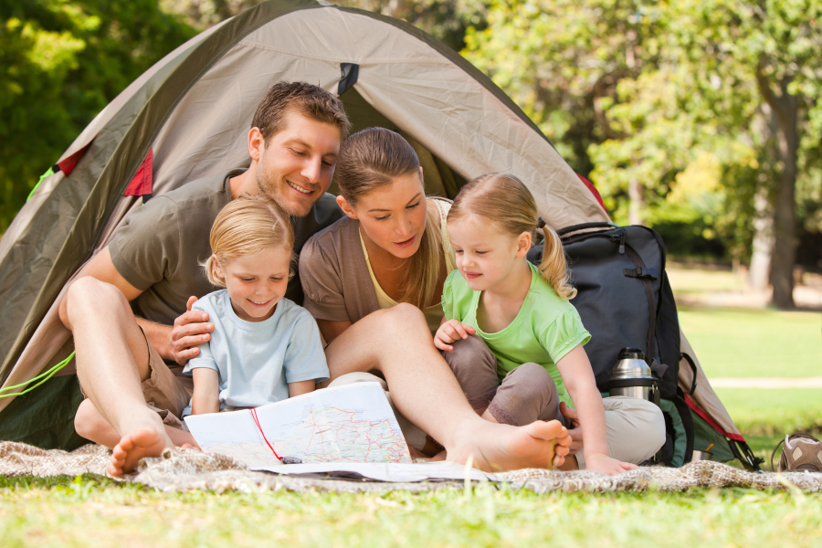 famille en tente camping Lande